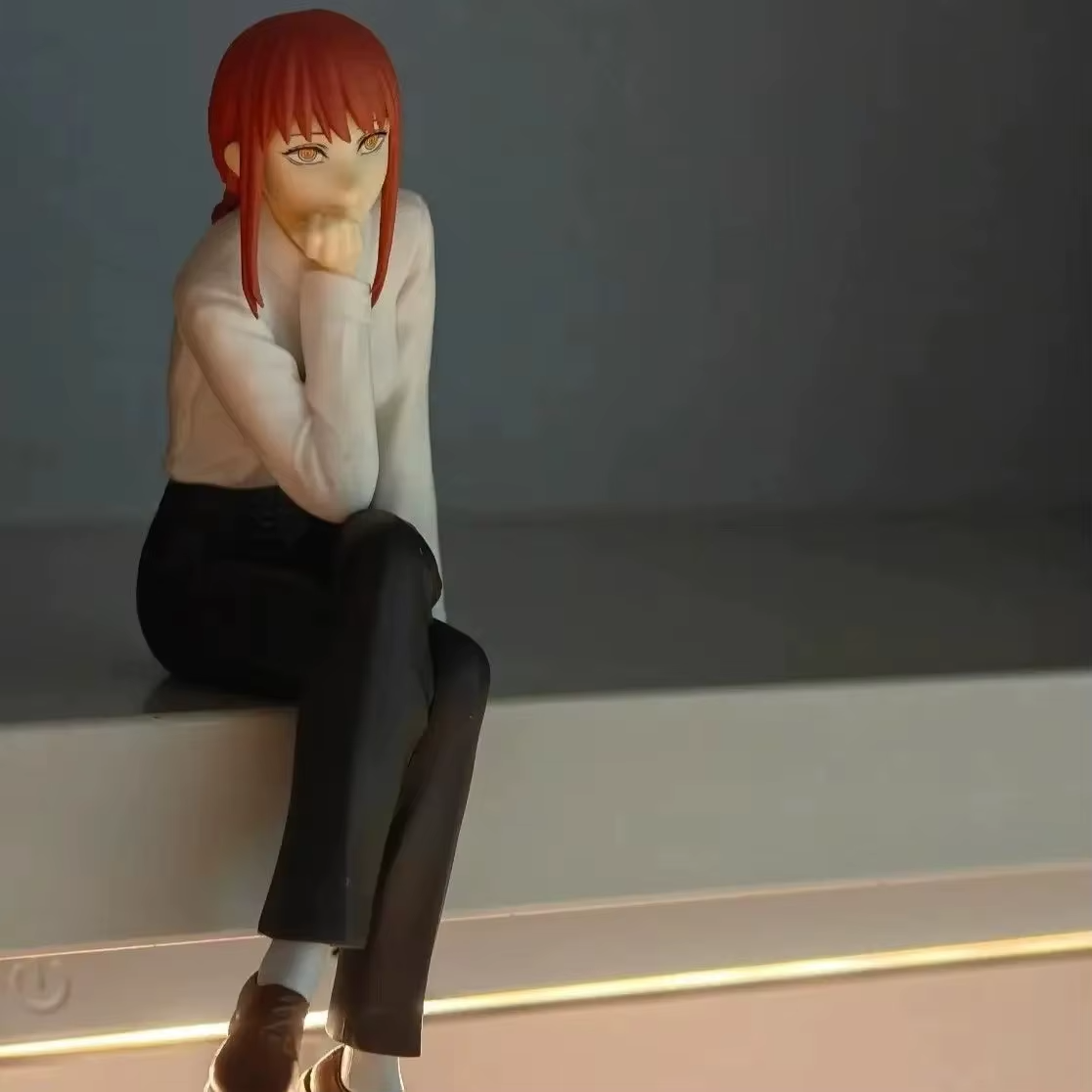 Makima sitting figure